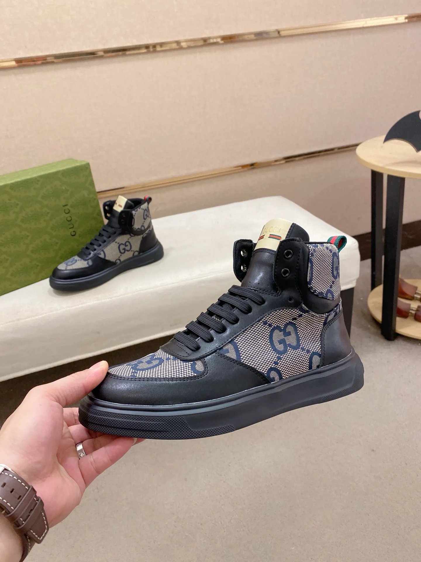 Men's clothing and shoes: 420💰 (GUCCI) The latest model from the official website🎁🎁Casual and fashionable men's shoes👟, hot style💥The version is simple and elegant, exclusive for trendy men. The unique latest brand elements from the official website👑Original Gucci decoration, fashionable and generous, the fabric is original cowhide ✅Mesh breathable lining, the official website specifies wear-resistant casual outsole, the classic model is taken in kind at the counter🎬38-44 (can be customized for 45 non-refundable)